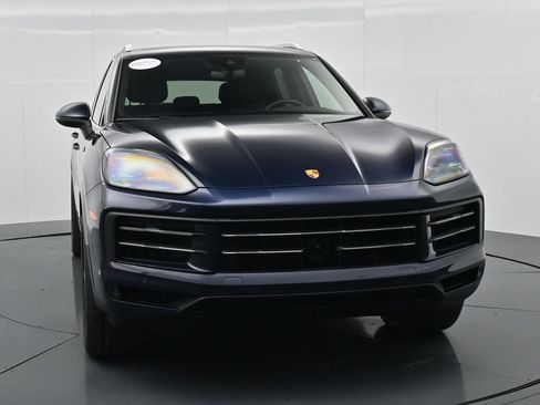 Certified 2024 Porsche Cayenne AWD/4WD image 10