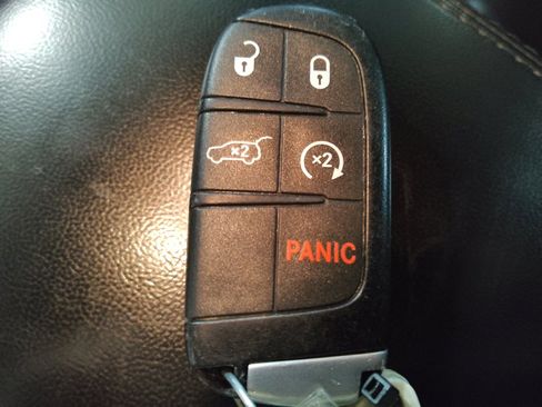 Used 2020 Jeep Grand Cherokee Limited w/ Luxury Group II AWD/4WD image 32