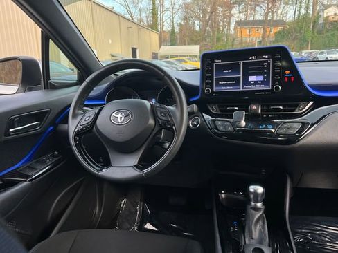 Used 2021 Toyota C-HR XLE image 17