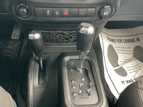 Used 2018 Jeep Wrangler Unlimited Sport S image 19