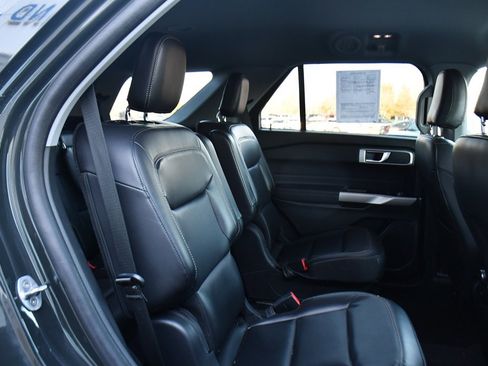 Used 2022 Ford Explorer XLT w/ Equipment Group 202A image 17