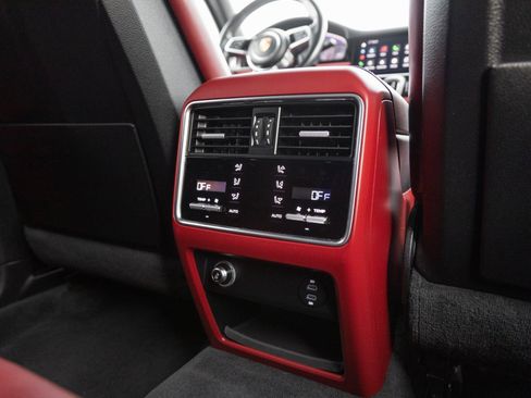 Certified 2023 Porsche Cayenne image 28