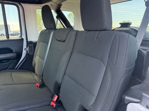 Used 2018 Jeep Wrangler Unlimited Sahara w/ Cold Weather Group AWD/4WD image 13