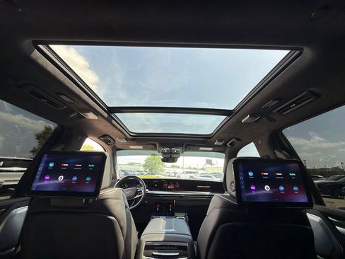 Used 2026 Cadillac Escalade ESV V w/ LPO, ONYX Package AWD/4WD image 37