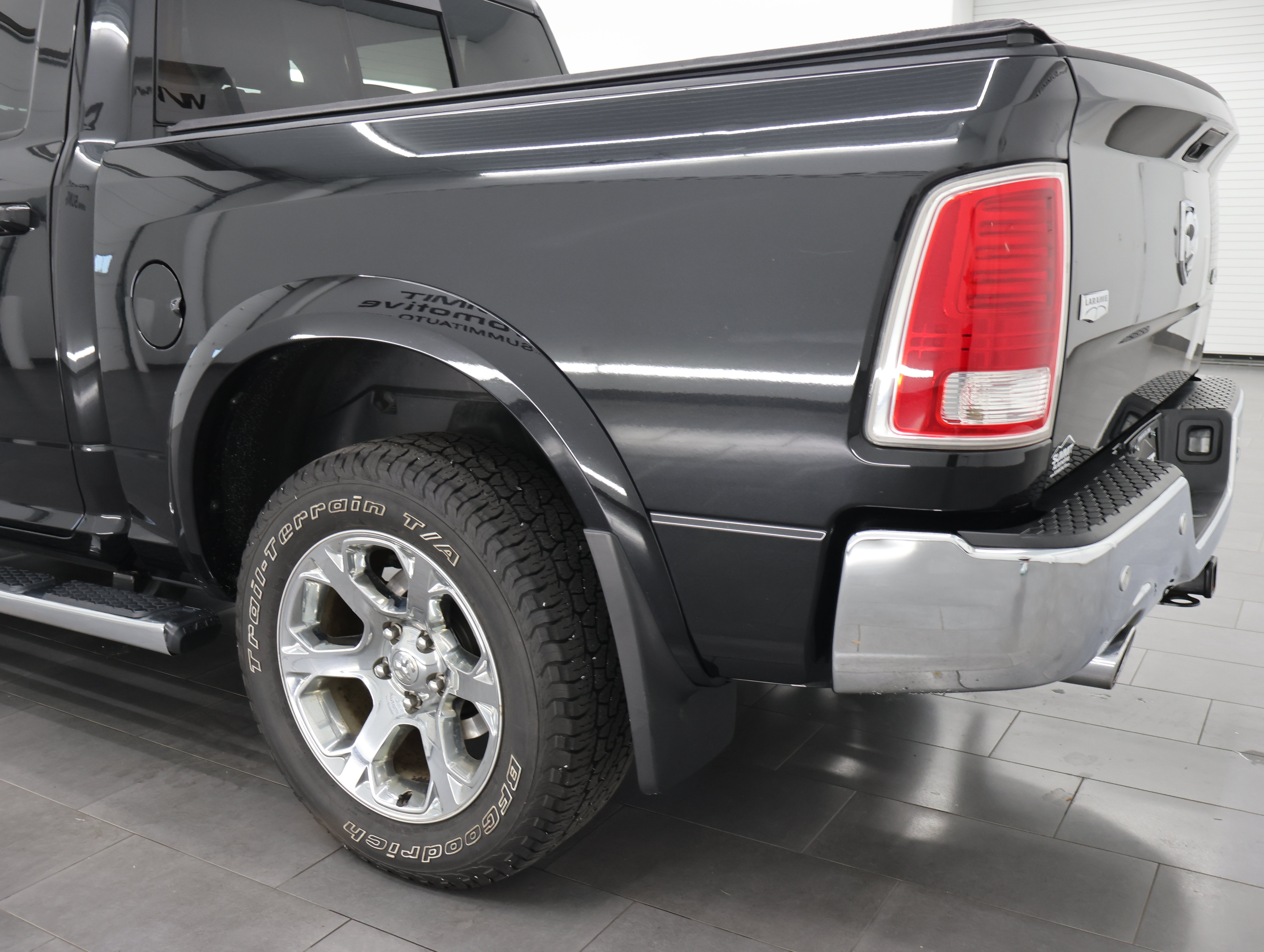 Used 2018 RAM 1500 Laramie w/ Convenience Group AWD/4WD image 32