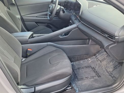 New 2025 Hyundai Elantra SEL image 26