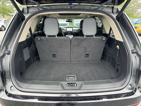 Used 2023 Lincoln Aviator AWD w/ Premium Package image 26