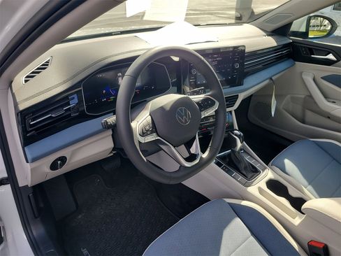 Certified 2025 Volkswagen Jetta SE image 20