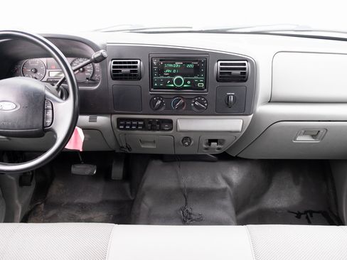 Used 2007 Ford F350 XL image 12