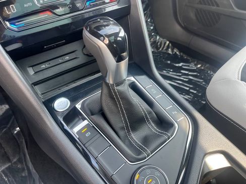 New 2025 Volkswagen Taos SE image 15