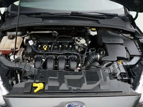 Used 2018 Ford Focus SE w/ Cold Weather Package FWD image 11
