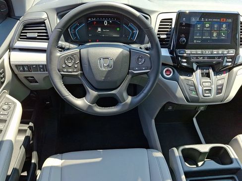 Used 2024 Honda Odyssey EX-L image 11