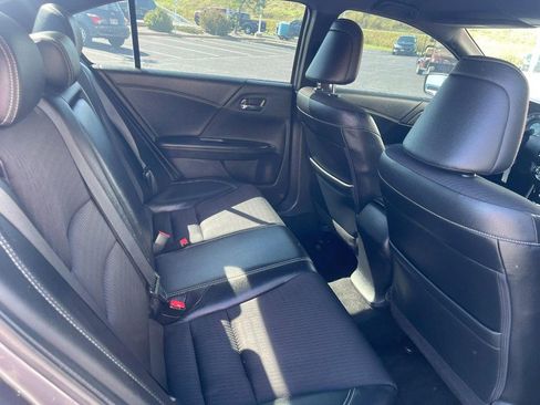 Used 2017 Honda Accord Sport image 12