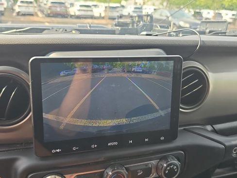 Used 2018 Jeep Wrangler Unlimited Sport AWD/4WD image 12