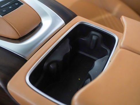 Used 2021 Aston Martin DBX image 33