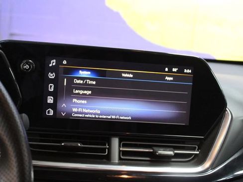 Used 2024 Chevrolet Trax RS w/ Sunroof Package FWD image 18