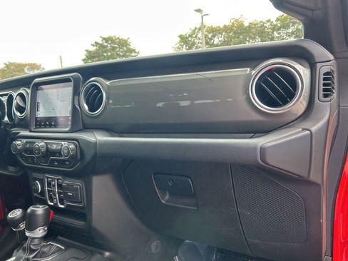 Used 2023 Jeep Gladiator Overland image 24