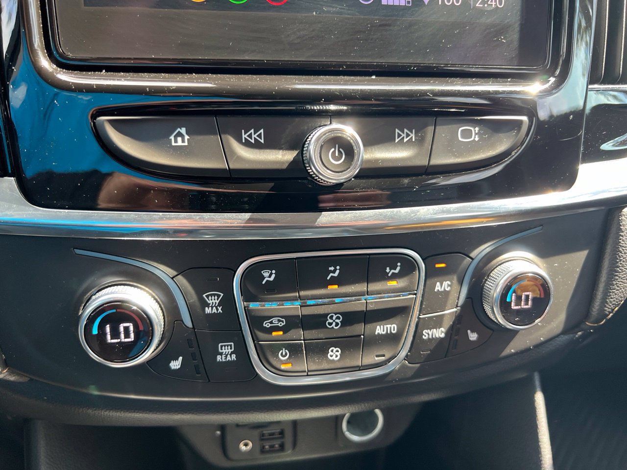 Used 2020 Chevrolet Traverse RS w/ LPO, Floor Liner Package FWD image 19
