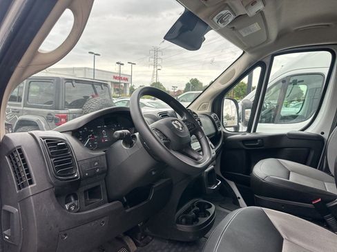 Used 2024 RAM ProMaster 2500 w/ Convenience Group FWD image 8