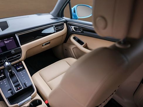 Used 2022 Porsche Macan AWD/4WD image 28
