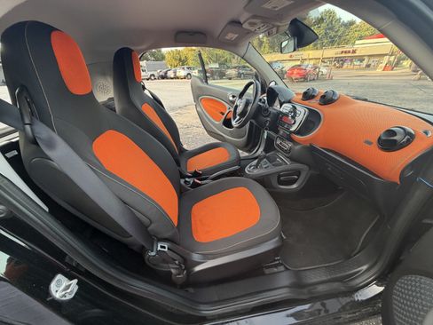 Used 2016 smart fortwo passion RWD image 16