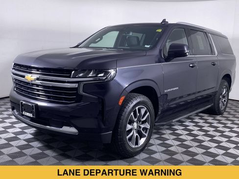 Certified 2022 Chevrolet Suburban LT w/ Luxury Package AWD/4WD image 17