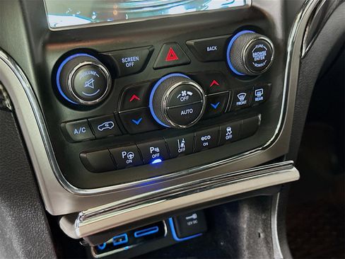 Used 2017 Jeep Grand Cherokee SRT image 15