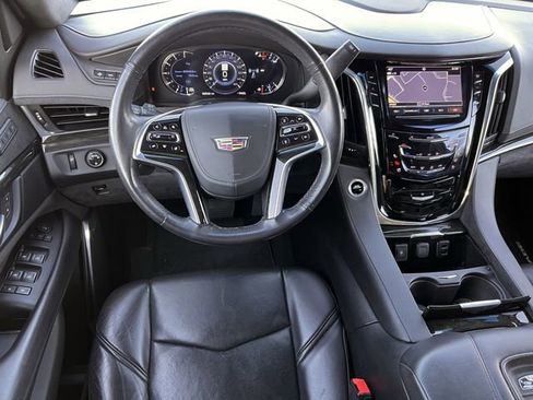 Used 2018 Cadillac Escalade Platinum image 10