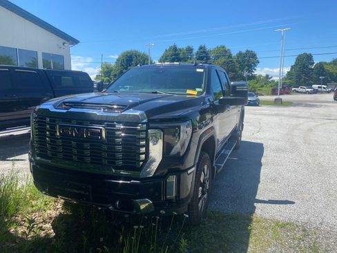 Used 2024 GMC Sierra 3500 Denali AWD/4WD image 3