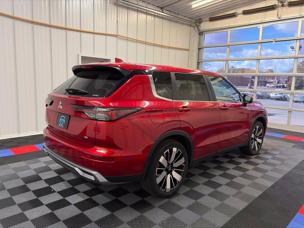 Used 2025 Mitsubishi Outlander SE AWD/4WD image 3