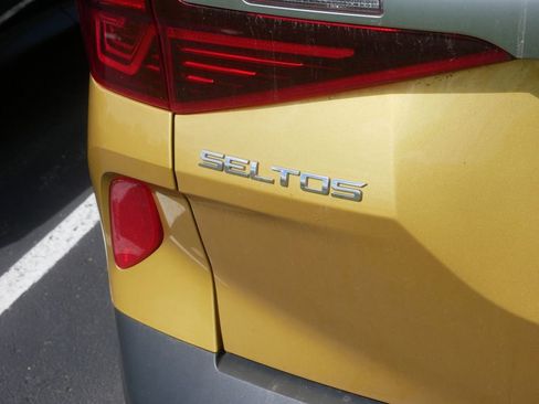 Used 2021 Kia Seltos SX w/ SX Sunroof Package AWD/4WD image 6