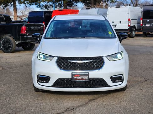 Used 2024 Chrysler Pacifica Select image 5