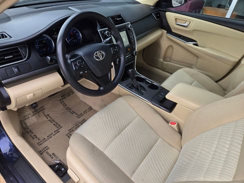 Used 2016 Toyota Camry LE image 6