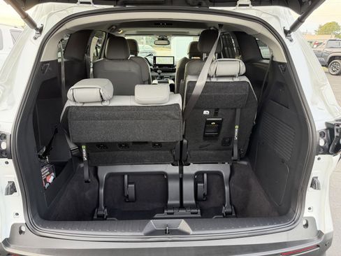 Used 2025 Toyota Sienna XLE image 18