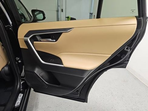 Used 2025 Toyota RAV4 XLE Premium FWD image 34