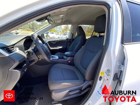 Certified 2022 Toyota RAV4 LE w/ Carpet Mat Package (TMS) AWD/4WD image 32