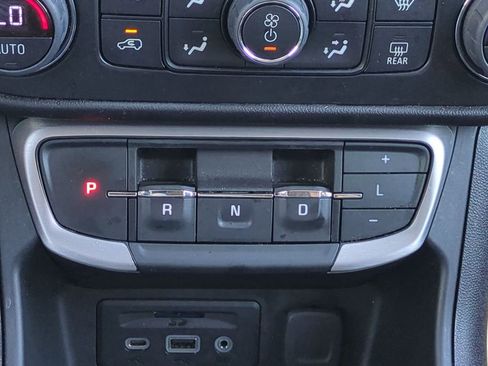 Used 2024 GMC Terrain SLT AWD/4WD image 26