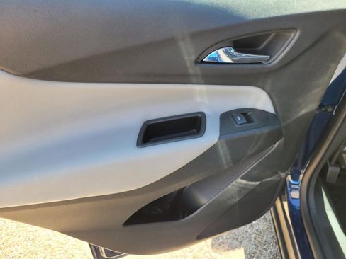 Used 2022 Chevrolet Equinox LS image 16