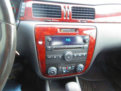 Used 2011 Chevrolet Impala LT image 13