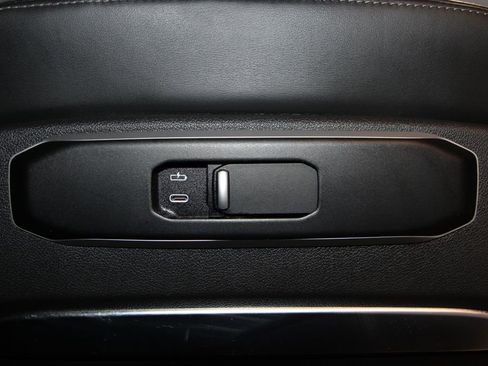 Used 2023 BMW X7 xDrive40i w/ Executive Package image 34