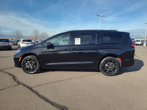 New 2026 Chrysler Pacifica Select image 11
