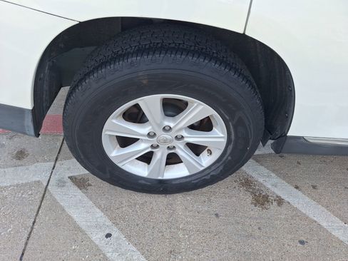 Used 2011 Toyota Highlander 2WD image 11