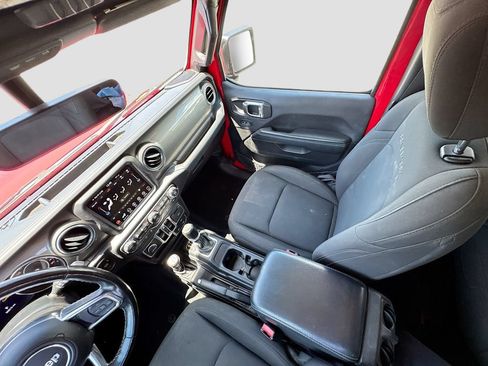 Used 2022 Jeep Wrangler Unlimited Sahara w/ Cold Weather Group AWD/4WD image 26