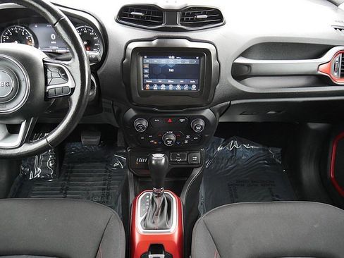 Used 2018 Jeep Renegade Trailhawk w/ Cold Weather Group II image 19