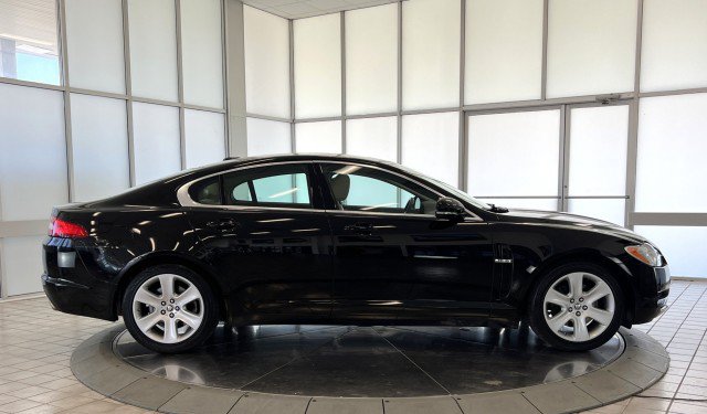 Used 2010 Jaguar XF Luxury RWD image 8