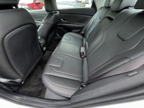 Used 2025 Hyundai Elantra Limited image 29