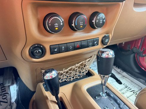 Used 2012 Jeep Wrangler Sahara w/ Dual Top Group AWD/4WD image 38