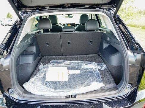 Used 2025 Volkswagen Tiguan SE w/ Panoramic Sunroof Package image 30