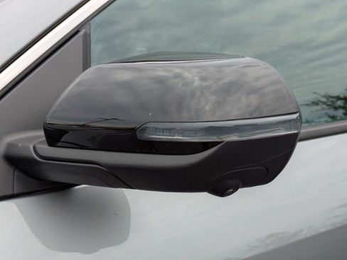 Used 2025 Chevrolet Traverse LT w/ Driver Confidence Package FWD image 33