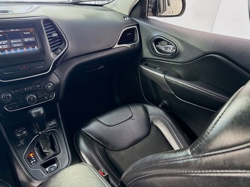 Used 2019 Jeep Cherokee Latitude Plus w/ Cold Weather Group image 23